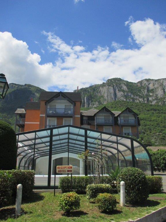 Hotel Chez Pierre D'Agos Bagian luar foto