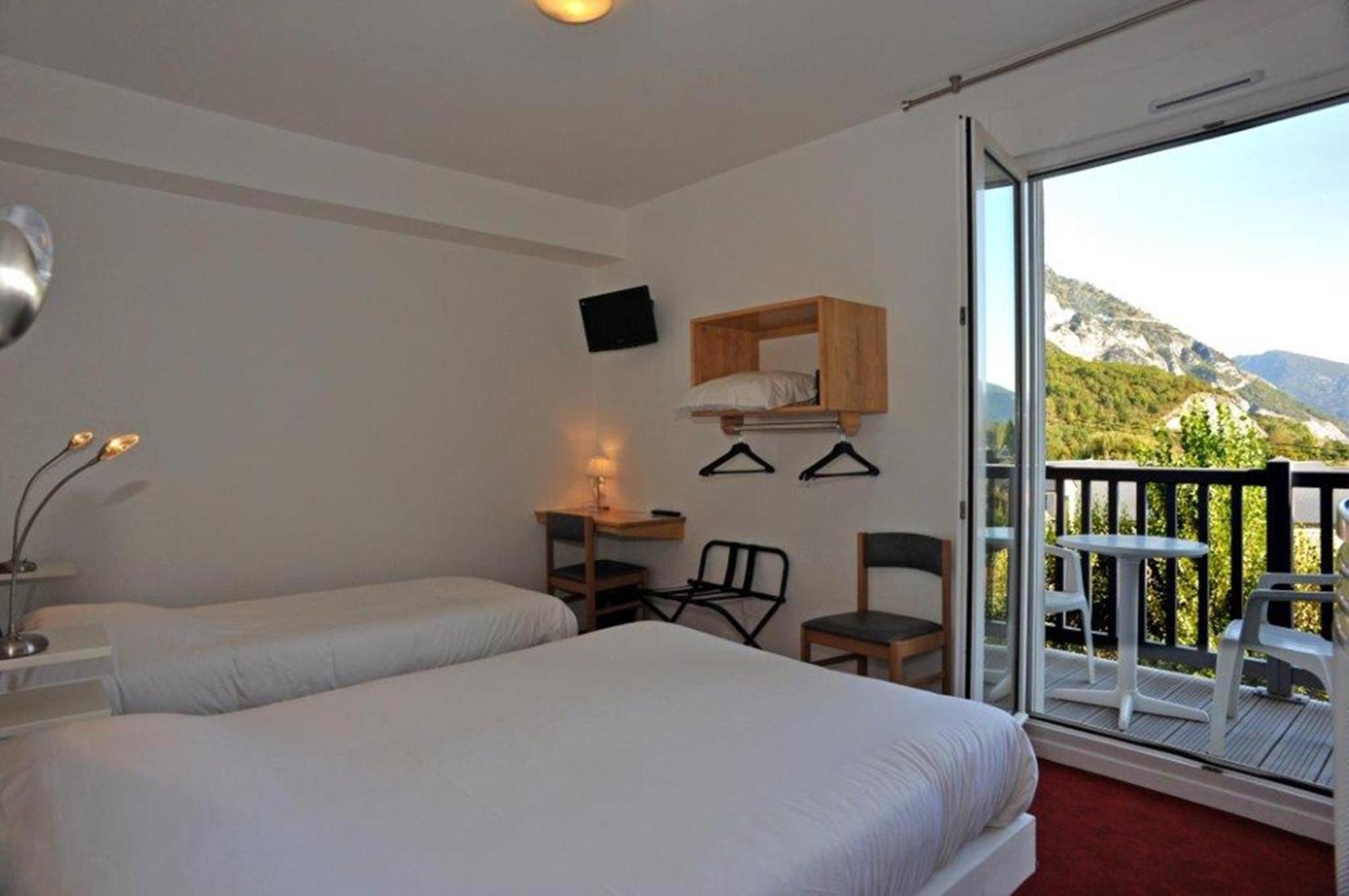 Hotel Chez Pierre D'Agos Ruang foto